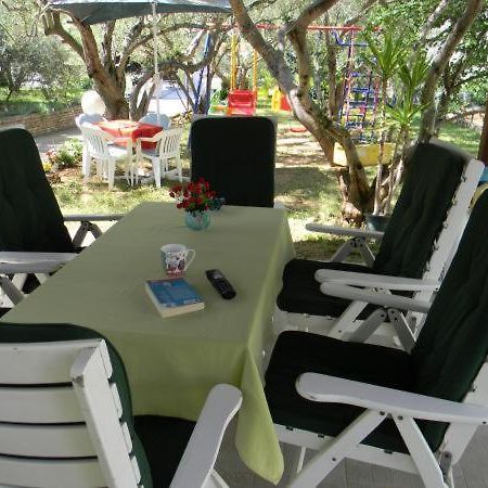 Apartmani Maver Sveti Filip i Jakov Bagian luar foto