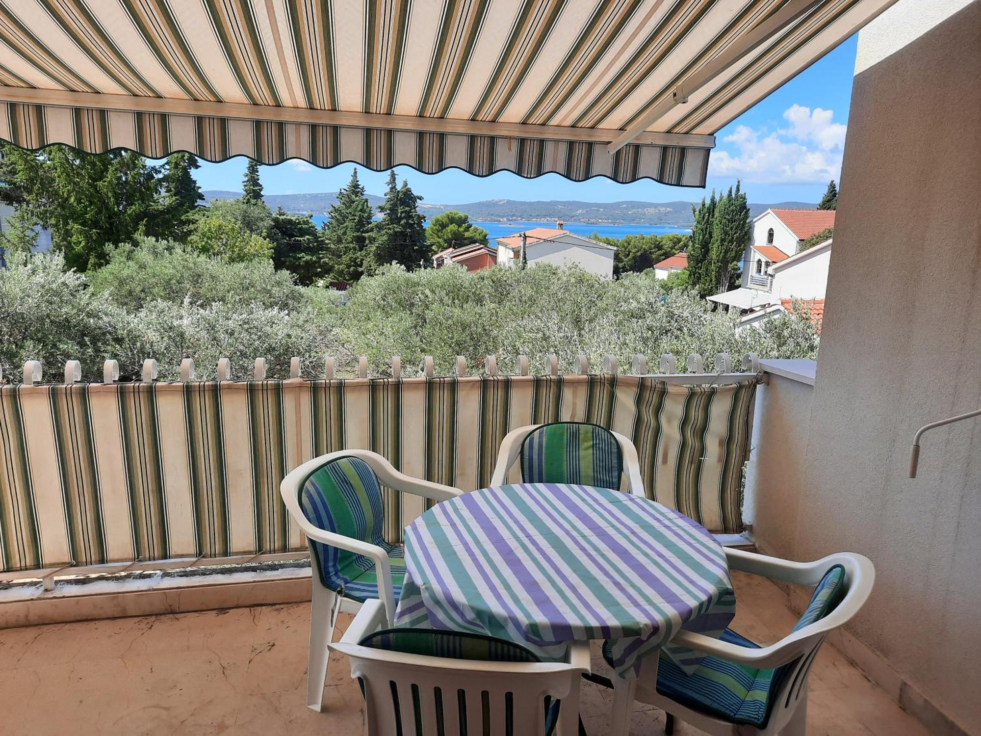 Apartmani Maver Sveti Filip i Jakov Bagian luar foto